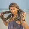 Chantal (45 ans), candidate de Koh-Lanta 2015.
Triple championne du monde de kickboxing, mannequin, garde du corps, styliste... Chantal a eu plusieurs vies ! Dotée d'un mental fort et plutôt renfermée sur elle-même, la quadragénaire, qui sera certainement brillante lors des défis sportifs, devra relever un autre challenge de taille : supporter les autres !