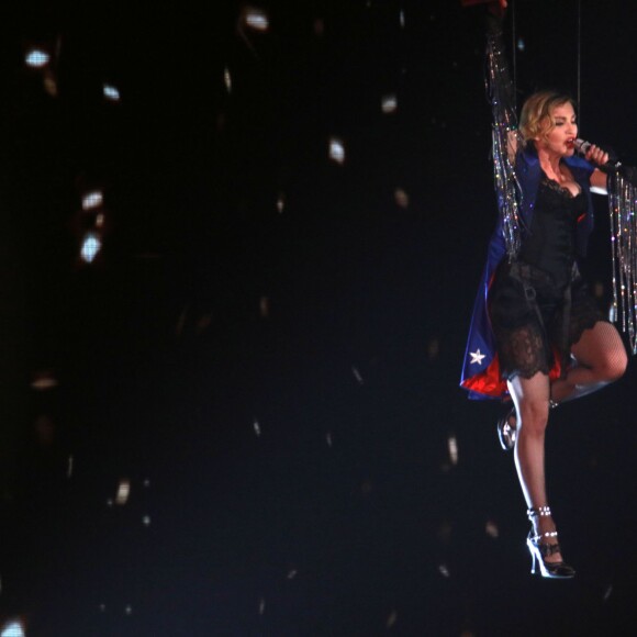 Madonna danse avec l'humoriste Amy Schumer à l'occasion du "Rebel Heart Tour" à New York, le 16 septembre 2015.