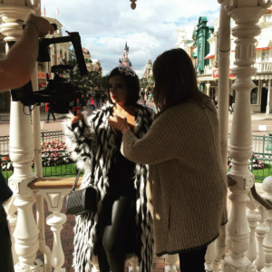 Alizée grimée en Cruella Devil le 19 septembre 2015 à DIsneyland Paris.