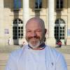 Exclusif - Le chef Philippe Etchebest  pose devant son restaurant le "Quatrième Mur" le jour de son ouverture, à Bordeaux le 8 septembre 2015.