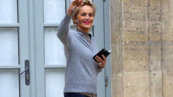 Sharon Stone est allée déjeuner au restaurant La Société, dans Saint-Germain-des-Prés, avant de bénéficier d'une visite privée au Musée Picasso, le 17 septembre 2015.