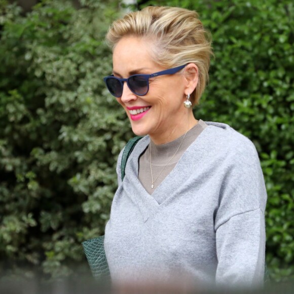 Sharon Stone visite Paris incognito. L'actrice américaine est allée déjeuner au restaurant "La Société" à Saint-Germain-des-Prés puis a eu le droit a une visite privée du Musée Picasso. Paris le 17 septembre 2015.