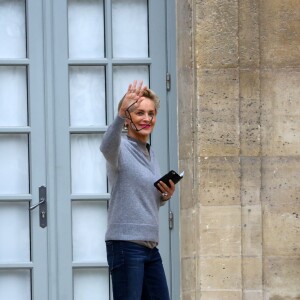 Sharon Stone visite Paris incognito. L'actrice américaine est allée déjeuner au restaurant "La Société" à Saint-Germain-des-Prés puis a eu le droit a une visite privée du Musée Picasso. Paris le 17 septembre 2015.