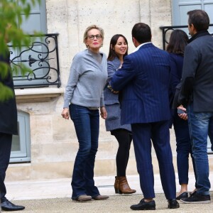 Sharon Stone visite Paris incognito. L'actrice américaine est allée déjeuner au restaurant "La Société" à Saint-Germain-des-Prés puis a eu le droit a une visite privée du Musée Picasso. Paris le 17 septembre 2015.