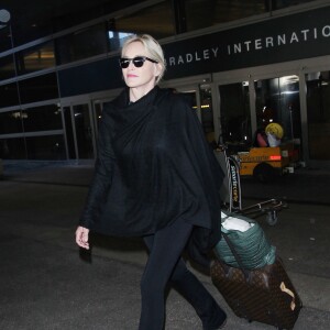 Sharon Stone à l'aéroport de Los Angeles, le 20 septembre 2015.