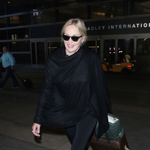 Sharon Stone à l'aéroport de Los Angeles, le 20 septembre 2015.