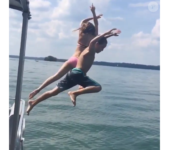 Kate Hudson et son fils Ryder profitent d'une journée bateau / photo postée sur Instagram.