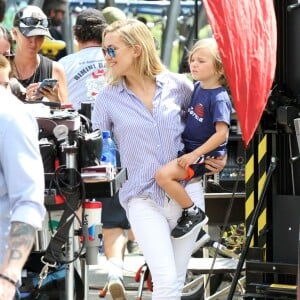 Jennifer Aniston et Kate Hudson sur le tournage "Mother Day" à Atlanta le 11 septembre 2015.