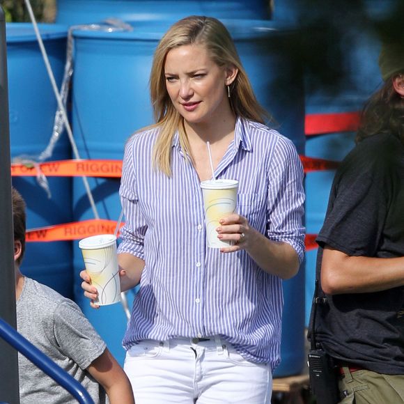 Jennifer Aniston et Kate Hudson sur le tournage "Mother Day" à Atlanta le 11 septembre 2015.