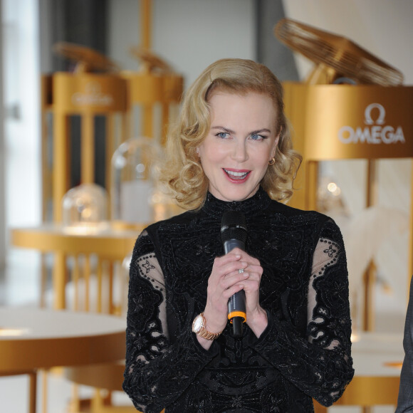 Nicole Kidman inaugure l'exposition "Omega, 100 ans de montres pour les femmes" à Milan le 16 septembre 2015.