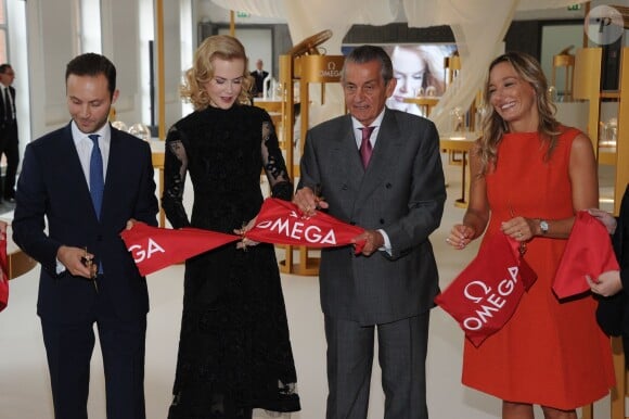 Nicole Kidman inaugure l'exposition "Omega, 100 ans de montres pour les femmes" à Milan le 16 septembre 2015.