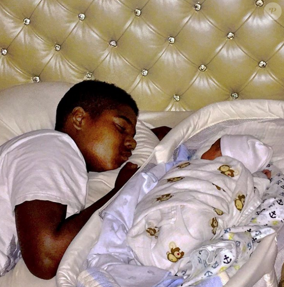 Yotuel Romero publie sur Instagram une photo de ses deux fils, en pleine sieste