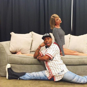 Taylor Swift et Todrick Hall dans les coulisses du concert de la chanteuse / photo postée sur Instagram.