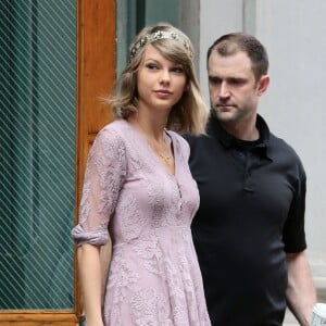 - Taylor Swift quitte son appartement de New York le 13 juillet 2015.