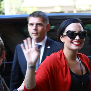 Demi Lovato se promène à Paris, le 6 septembre 2015.