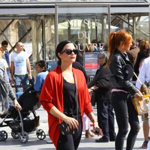 Demi Lovato se promène à Paris, le 6 septembre 2015.