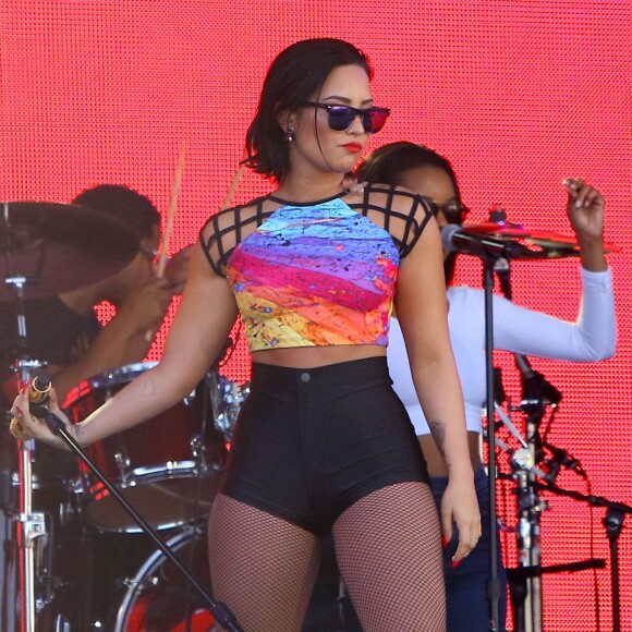 Demi Lovato en concert sur le plateau de l'émission "Jimmy Kimmel Live!" à Hollywood, le 31 août 2015.