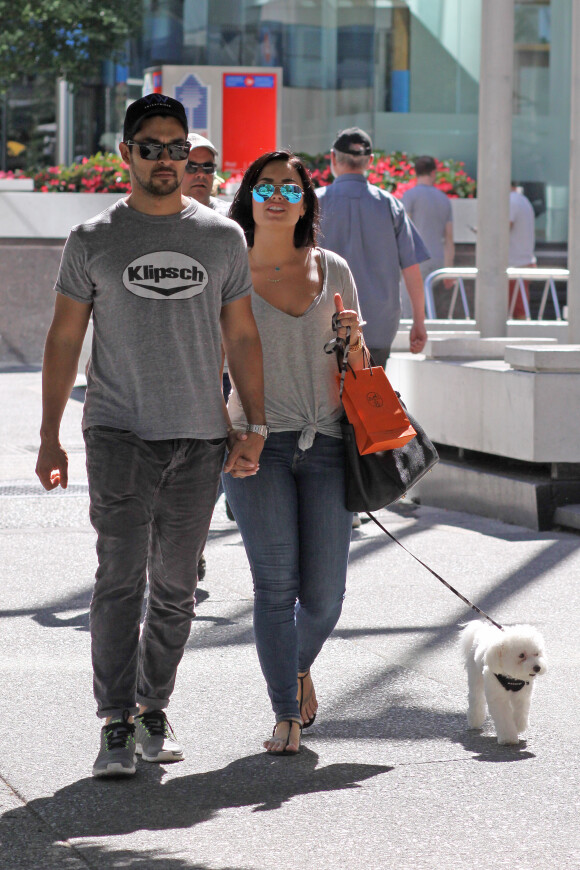 Demi Lovato et son amoureux Wilmer Valderrama font les boutiques à Vancouver le 19 juillet 2015