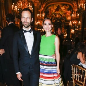 Natalie Portman (boucles d'oreille De Grisogono) et son mari Benjamin Millepied - Gala d'ouverture de la saison du Ballet de l'Opéra national de Paris, le 24 septembre 2015.