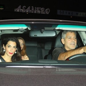 George Clooney et sa femme Amal dînent au Asanebo Sushi à Los Angeles, le 25 septembre 2015.