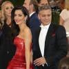 George Clooney et Amal Alamuddin Clooney - Soirée Costume Institute Gala 2015 (Met Ball) au Metropolitan Museum, célébrant l'ouverture de Chine: à travers le miroir à New York le 4 mai 2015.