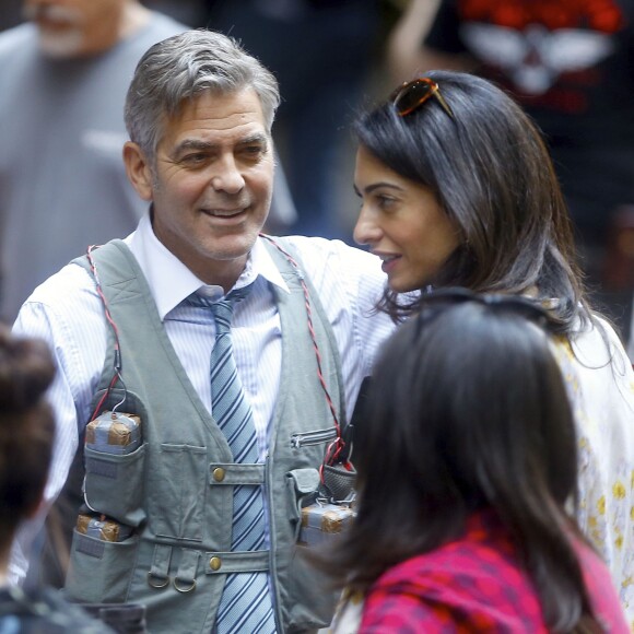 George Clooney, Amal Clooney et Julia Roberts sur le tournage du film " Money Monster " de Jodie Foster à New York le 18 Avril 2015