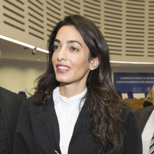 Amal Alamuddin Clooney quitte l'audience ou elle plaide pour défendre l'Arménie devant la cour Européenne des droits de l'homme à à Strasbourg le 28 janvier 2015.