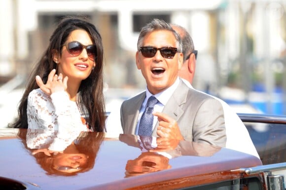 George Clooney et sa femme Amal Alamuddin quittent l'hôtel Aman, où ils ont passé leur nuit de noces à Venise. Le 28 septembre 2014, pour se rendre à un brunch à l'hôtel Cipriani. G