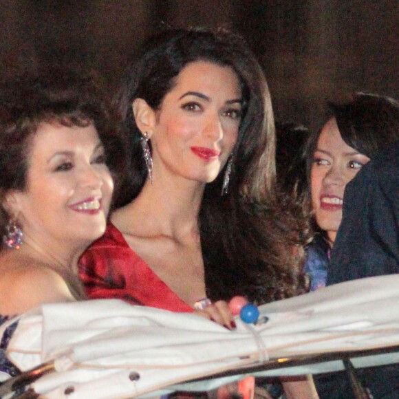 Amal Alamuddin et sa mère Baria - Les futurs mariés quittent l'hôtel Cipriani en compagnie de leurs invités, Venise, le 26 septembre 2014