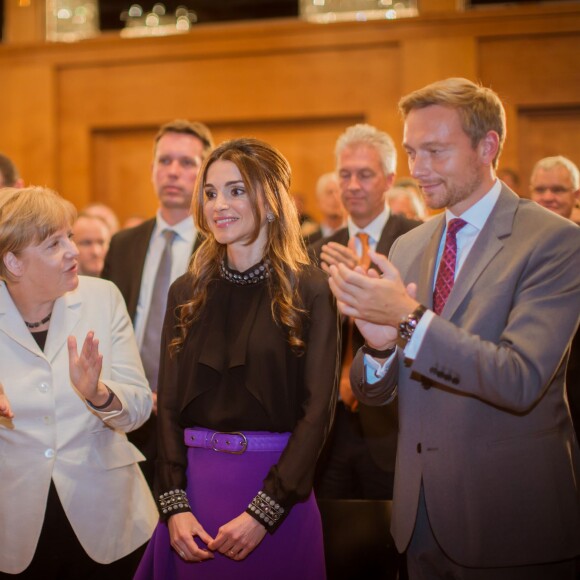 La reine Rania de Jordanie à Berlin, où elle recevait le 17 septembre 2015 le prix Walter-Rathenau en reconnaissance de ses efforts pour la paix au Moyen-Orient et le dialogue entre les nations.