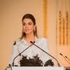 La reine Rania de Jordanie lors d'un événement de la World Childhood Foundation à New York le 24 septembre 2015, au cours duquel la reine Silvia de Suède lui a remis un prix en reconnaissance de son engagement en faveur de l'enfance.