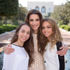 Rania de Jordanie avec ses filles les princesses Salma et Iman. Photo publiée sur Instagram le 27 septembre 2015 pour leurs anniversaires respectifs (les 15 ans de Salma le 26, les 19 ans d'Iman le 27).