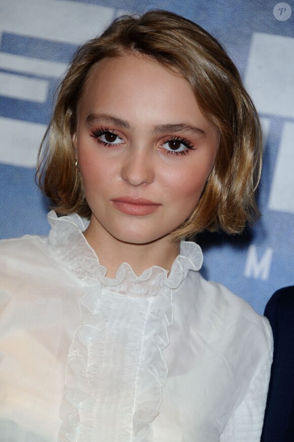 Lily-Rose Depp assiste à la première du film "Les Enragés" au cinéma UGC Les Halles à Paris le 28 septembre 2015.