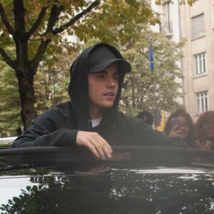 Justin Bieber quitte son hotel parisien le 16 septembre 2015.