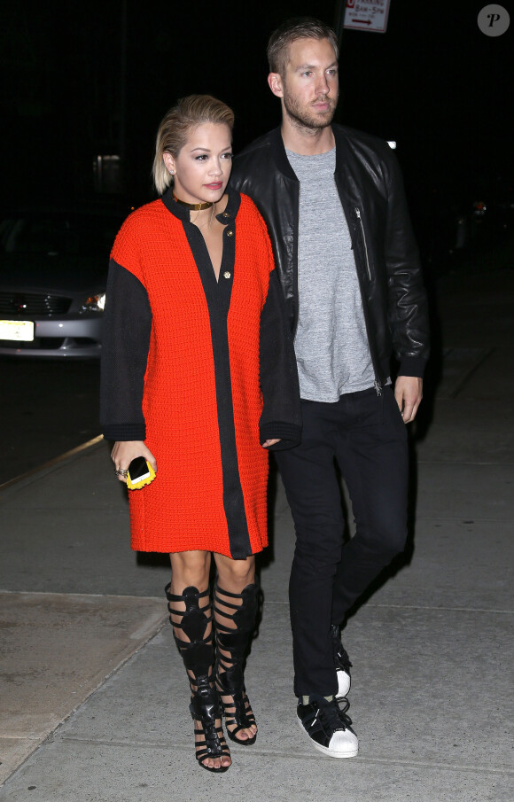 Rita Ora et son petit ami Calvin Harris dans les rues de New York, le 27 avril 2014.