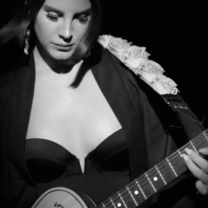 Image extraite du nouveau clip de Lana Del Rey, Music To Watch Boys To, septembre 2015.