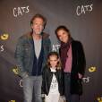 Stephane Freiss avec sa femme Ursula et leur fille Bianca - Première de la comédie musicale "Cats" au théâtre Mogador à Paris, le 1er octobre 2015.