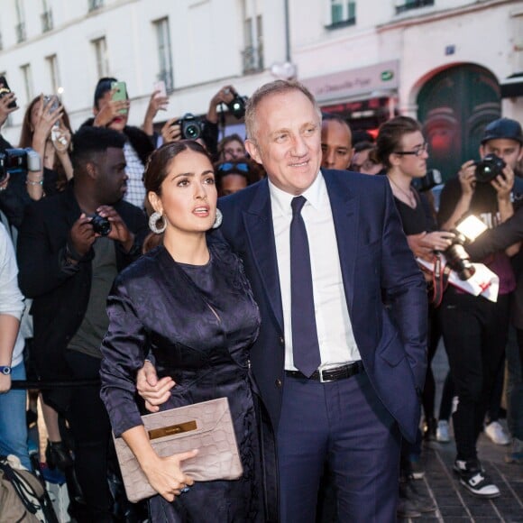 Salma Hayek et son mari François-Henri Pinault arrivent rue de Sèvres pour assister au défilé Balenciaga (collection printemps-été 2016). Paris, le 2 Octobre 2015.