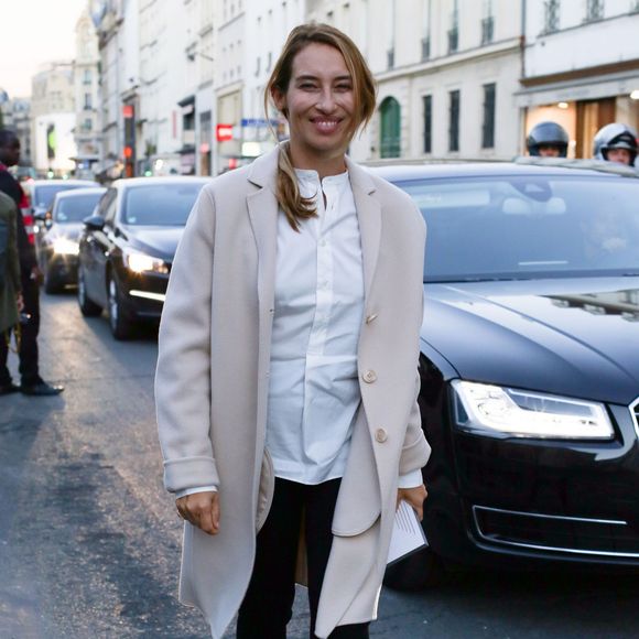 Alexandra Golovanoff arrive rue de Sèvres pour assister au défilé Balenciaga (collection printemps-été 2016). Paris, le 2 Octobre 2015.