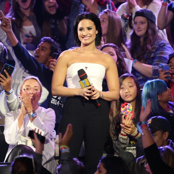 Carly Rae Jepsen en concert avec Demi Lovato au ‘We Day Toronto' à Toronto, le 1er octobre 2015