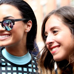 Demi Lovato arrive à la radio NRJ à Paris le 7 septembre 2015.