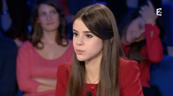 La jeune Marina Kaye remet Yann Moix à sa place dans l'émission On n'est pas couché sur France 2, le 3 octobre 2015.