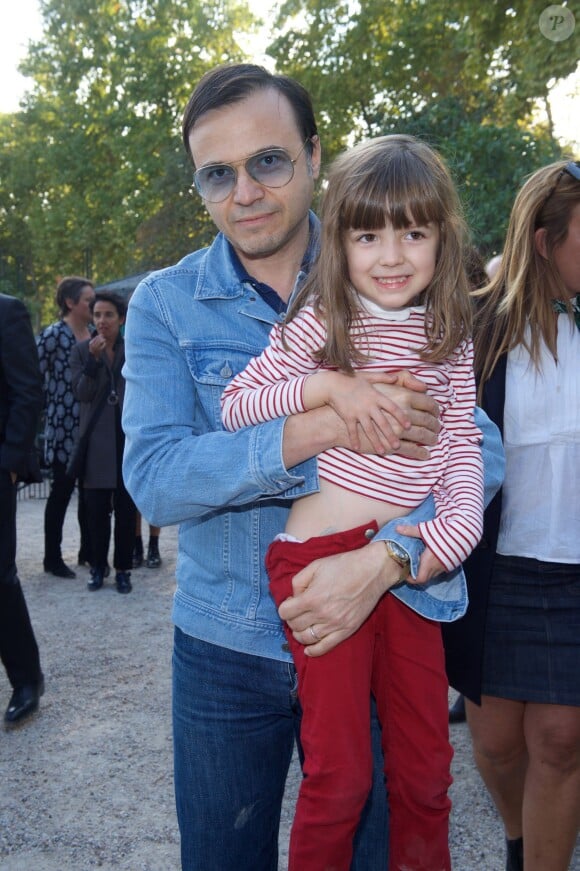 Bertrand Burgalat et sa fille Jacqueline - Défilé Bonpoint à l'Orangerie du Jardin du Luxembourg à l'occasion des 40 ans de la marque le 3 octobre 2015 à Paris.