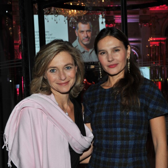 Exclusif - Axelle Davezac (directrice générale chez Fondation ARC pour la recherche sur le cancer), Virginie Ledoyen - Dîner de gala au profit de la Fondation ARC pour la recherche contre le cancer du sein à l'hôtel Peninsula à Paris le 1er octobre 2015.