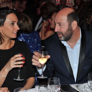 Exclusif - Kad Merad et sa compagne Julia Vignali - Dîner de gala au profit de la Fondation ARC pour la recherche contre le cancer du sein à l'hôtel Peninsula à Paris le 1er octobre 2015.