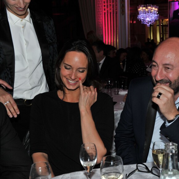 Exclusif - Kad Merad et sa compagne Julia Vignali - Dîner de gala au profit de la Fondation ARC pour la recherche contre le cancer du sein à l'hôtel Peninsula à Paris le 1er octobre 2015.