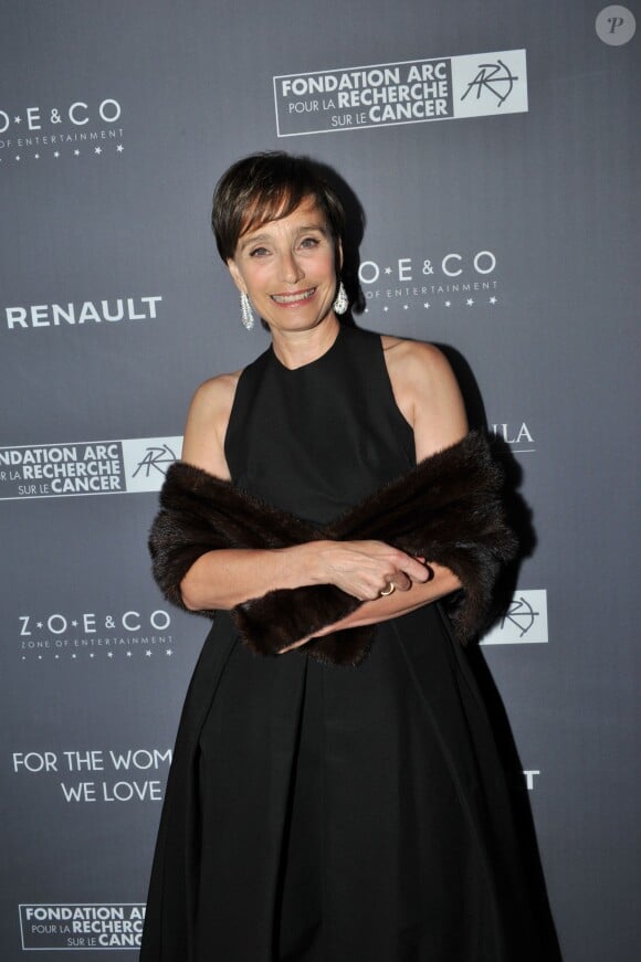 Exclusif - Kristin Scott Thomas - Dîner de gala au profit de la Fondation ARC pour la recherche contre le cancer du sein à l'hôtel Peninsula à Paris le 1er octobre 2015.
