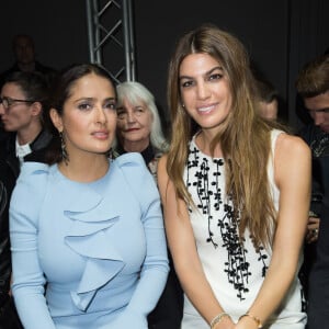 Salma Hayek et Bianca Brandolini d'Adda assistent au défilé Giambattista Valli (collection prêt-à-porter printemps-été 2016) au Grand Palais. Paris, le 5 octobre 2015.