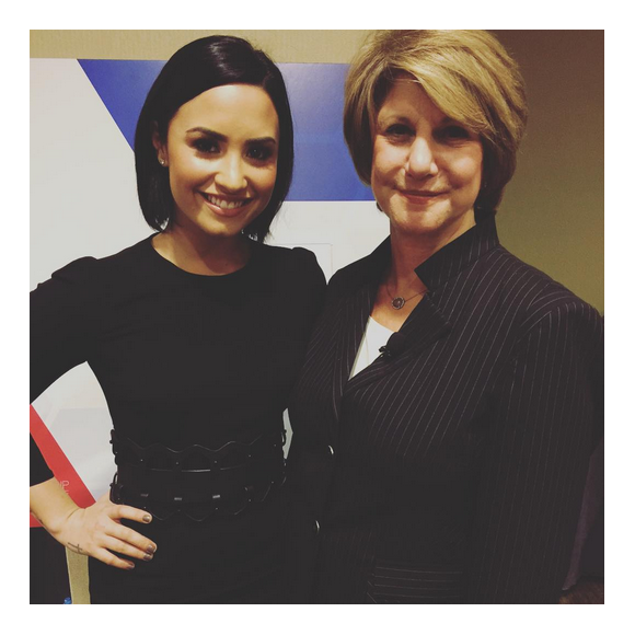 Demi Lovato a rencontré Linda Rosenberg, membre du National Council, à Washington pour parler des troubles de la sante méntale et comment en venir à bout photo postée sur Instagram, octobre 2015.