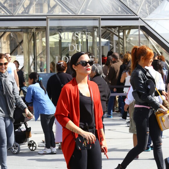 Demi Lovato se promène à Paris, le 6 septembre 2015.